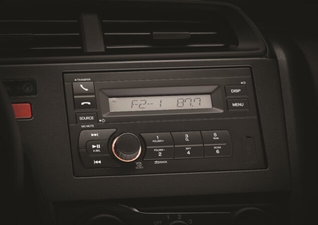 Rádio com USB e Bluetooth passa a vir de série do Fit DX na linha 2016