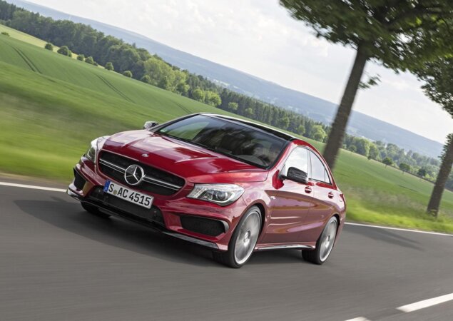 O CLA 45 AMG (foto) mais potente chega às lojas europeias ainda neste ano