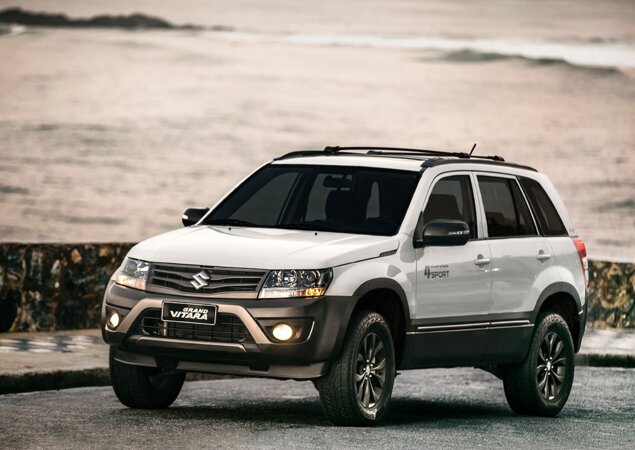 Por fora, o Grand Vitara recebeu rodas e parte inferior da carroceria na cor grafite fosca