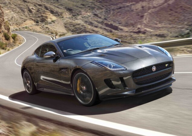 Para 2016, Jaguar F-Type ganhou tração integral na versão R Coupé V8