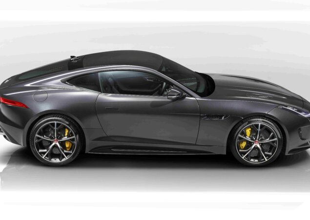 Única diferença do F-Type de tração integral para o de tração traseira é o capô remodelado