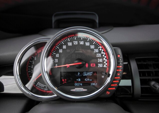 Detalhe do painel do novo Mini John Cooper Works