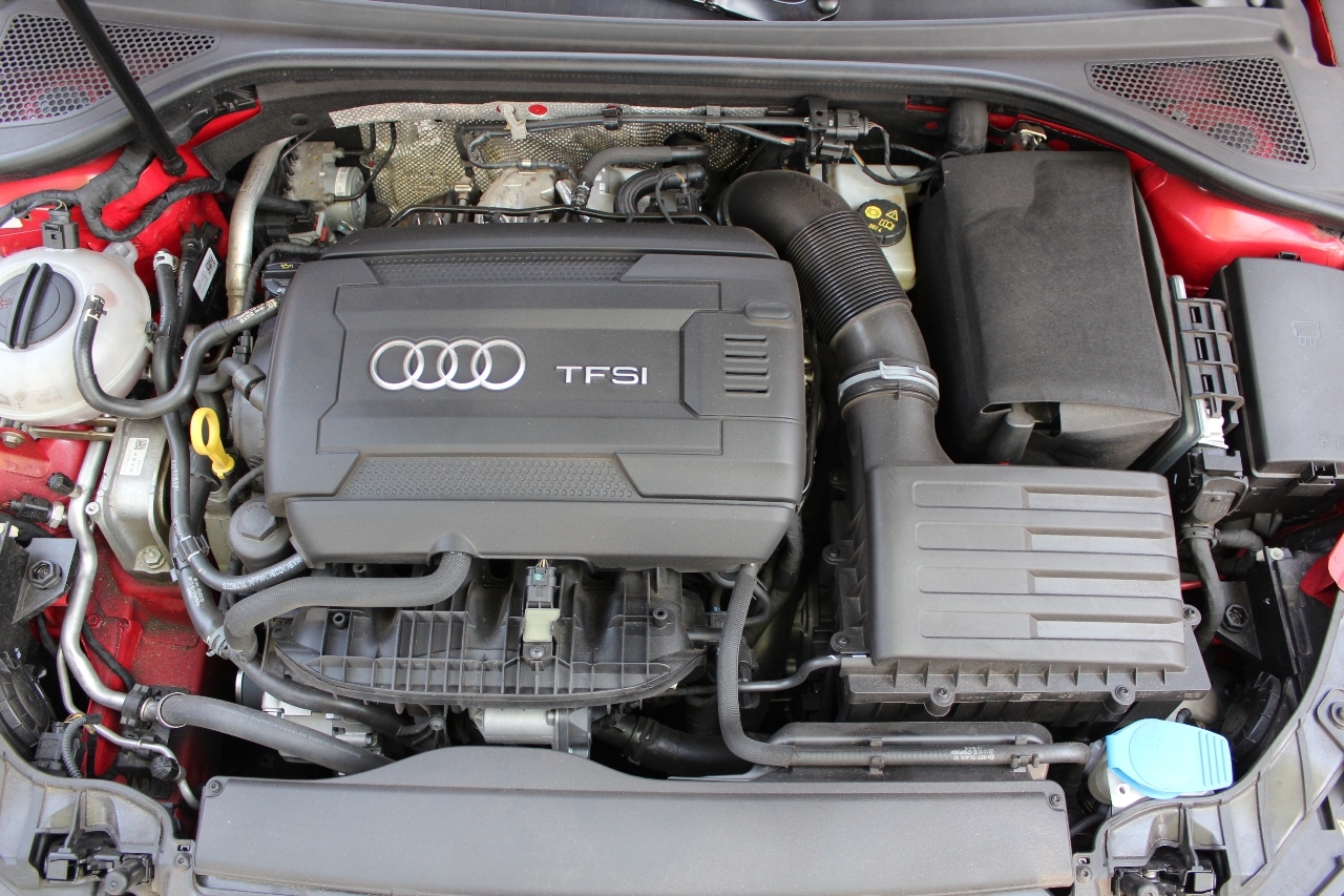 Já o 1.8 da Audi usa quatro tecnologias de alimentação diferentes para entregar 180 cv