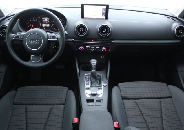Painel do Audi A3 é simples, bem feito e intuitivo