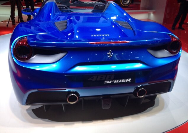 A nova Spider acelera de 0 a 100 km/h em 3 segundos, além de atingir a velocidade máxima de 326 km/h