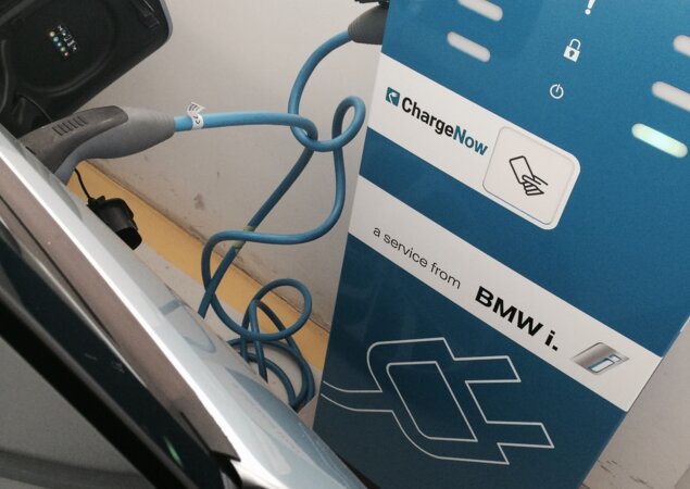 Recarga na concessionária BMW