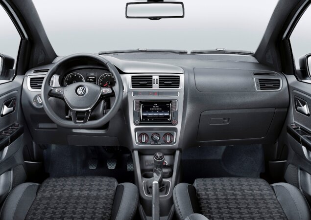 Versão pode ser equipada ainda com uma central multimídia com GPS integrado e espelhamento para IOS e Android