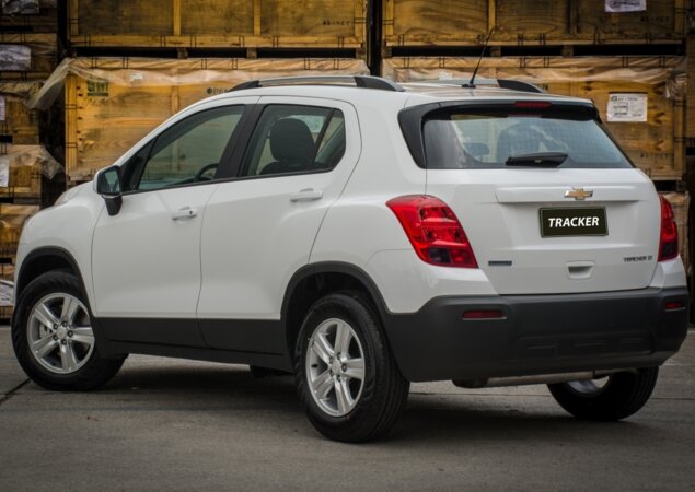 A maior mudança por fora foi a troca das rodas aro 18 por um novo modelo aro 16