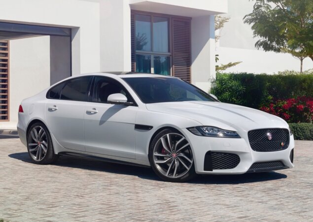 A nova geração do Jaguar XF já está sendo vendida no Brasil