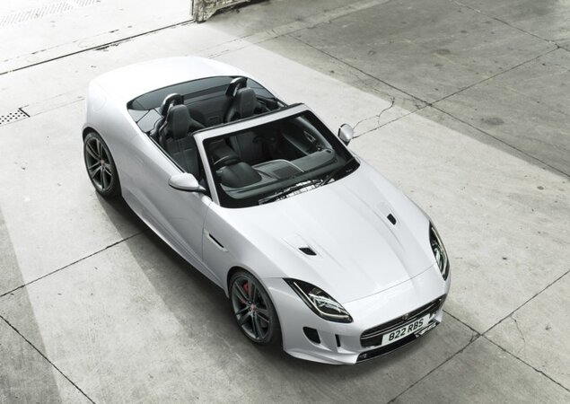 O modelo é equipado unicamente com motor 3.0 V6 de 380 cv