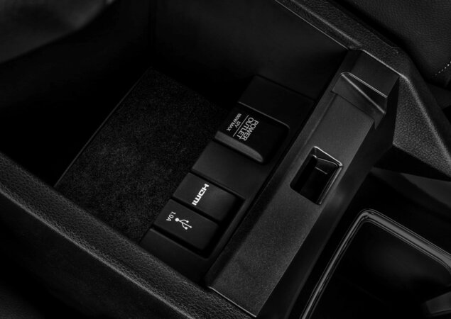 Há duas entradas USB e conexão HDMI