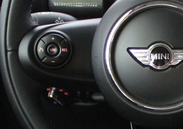 Exemplo de comandos no Mini Cooper Hatch