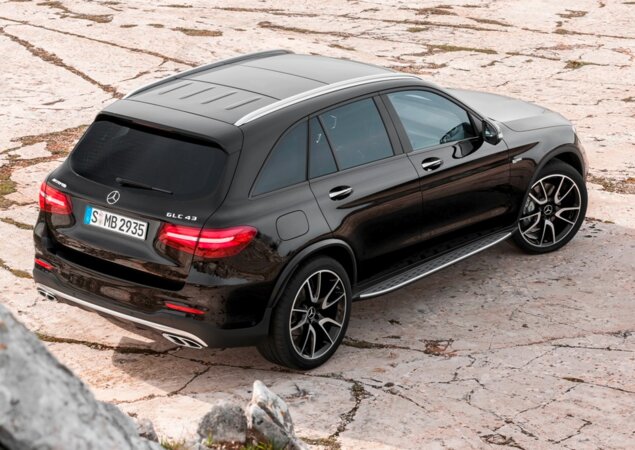 Kit aerodinâmico diferencia a versão AMG das demais