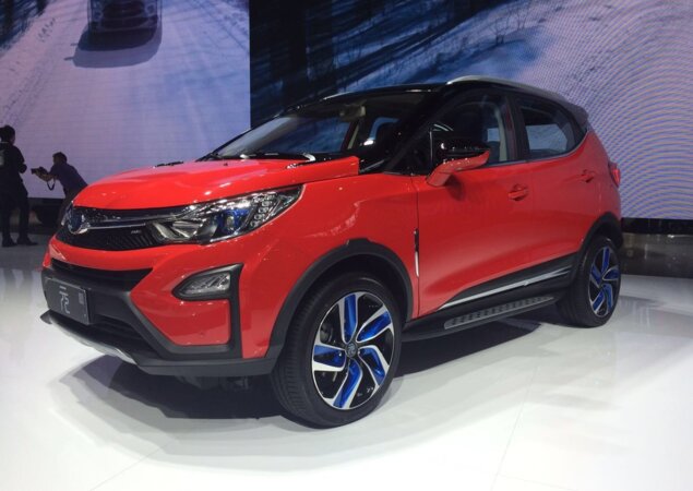 BYD Yuan tem acabamento com material bem diferente do tradicional plástico chinês