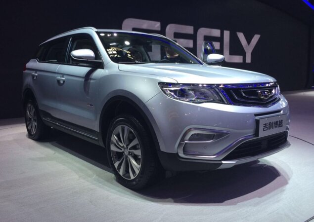 Geely TGDi conta com teto solar elétrico