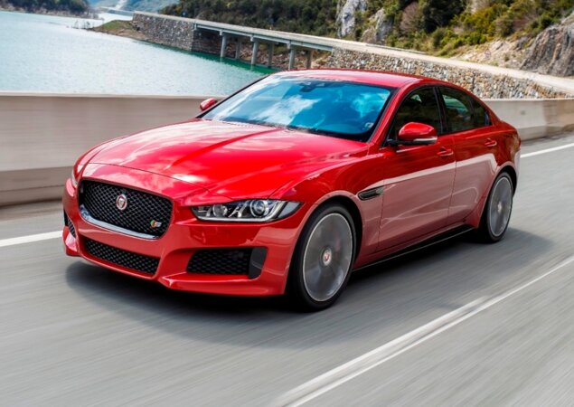 Jaguar lança linha 2017 do sedã XE