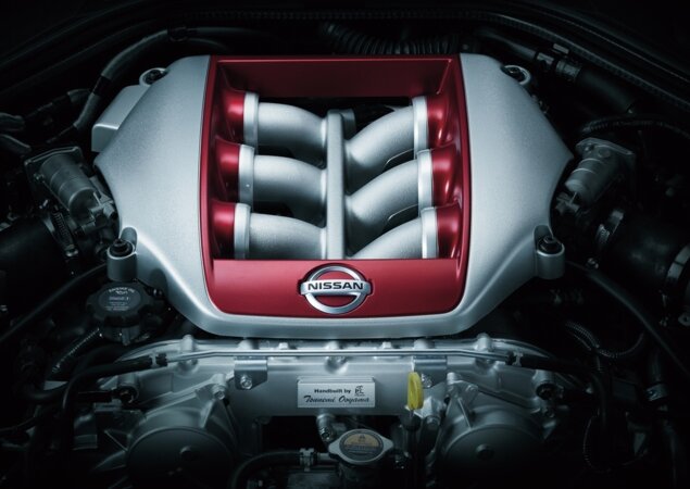 GT-R possui um 3.8 V6 de 572 cv, são 20 cv a mais que seu antecessor