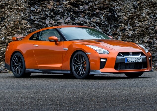 O GT-R chega ao Brasil já no modelo 2017