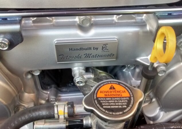 Cada motor traz uma placa com a assinatura do funcionário responsável por sua montagem
