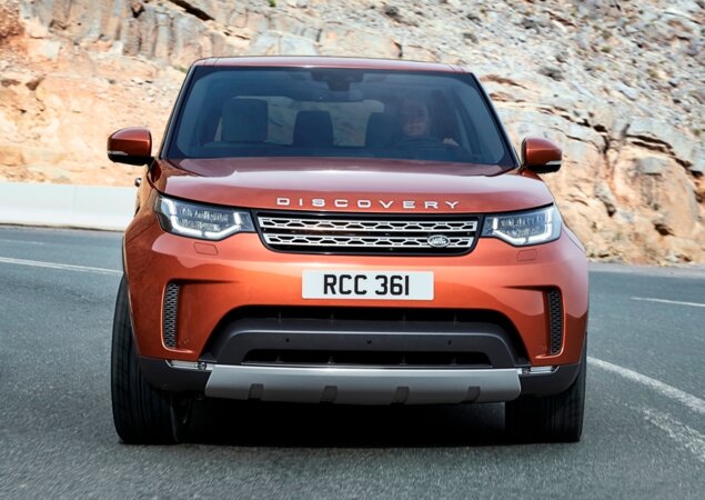 Visual renovado lembra bastante o irmão menor Discovery Sport