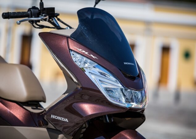 Scooter tem farol com lâmpadas de LED