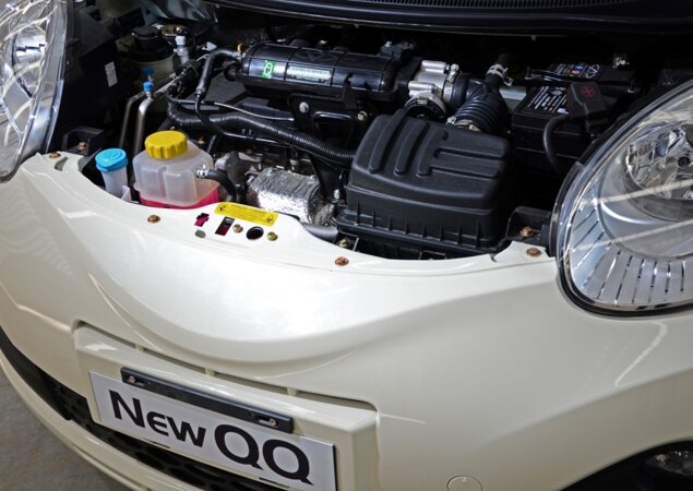 O motor é 1.0 12V de três cilindros a gasolina capaz de render 69 cv de potência