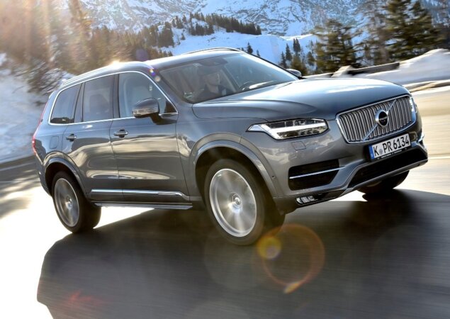 Volvo lança linha 2017 do SUV de luxo XC90 no Brasil