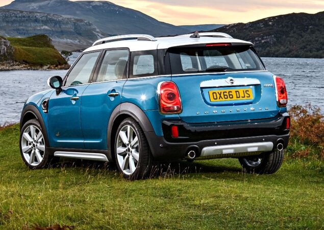 Os motores a gasolina passam a ser os mesmos do Hatch: 1.5 três cilindros de 136 cv ou 2.0 de 192 cv