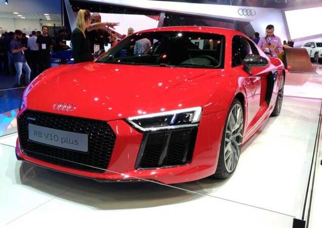 R8 V10 Plus