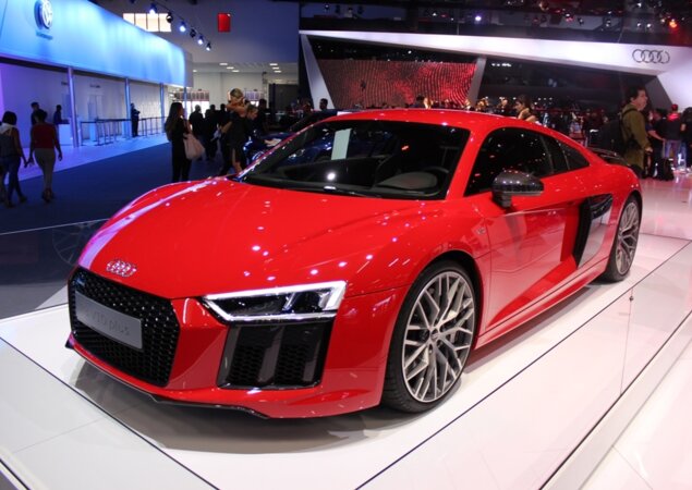 R8 V10 Plus