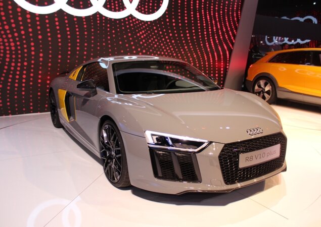 R8 V10 Plus