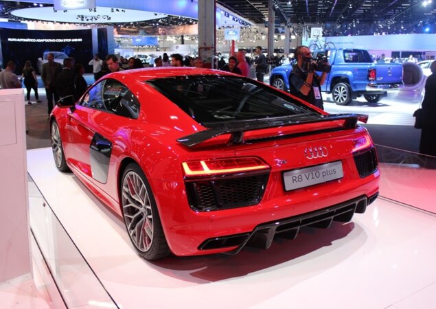 R8 V10 Plus