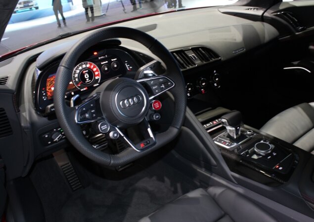 R8 V10 Plus