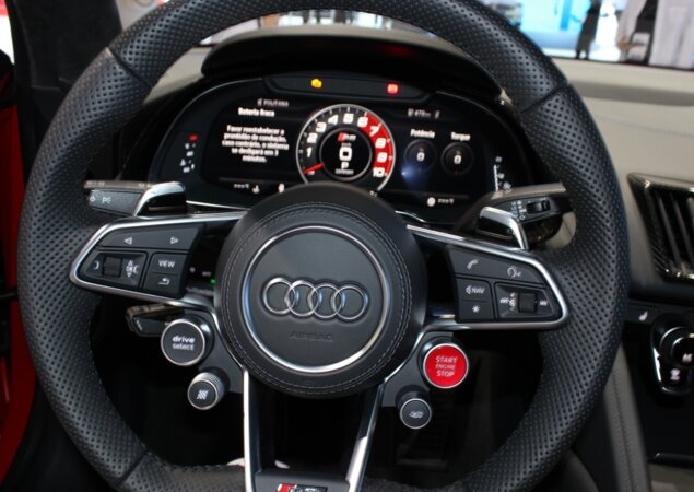 R8 V10 Plus