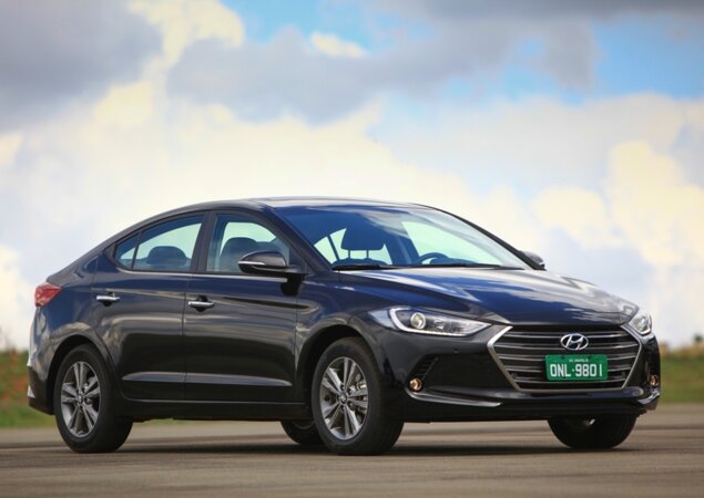 Novo Elantra tem visual suavizado e mais agradável