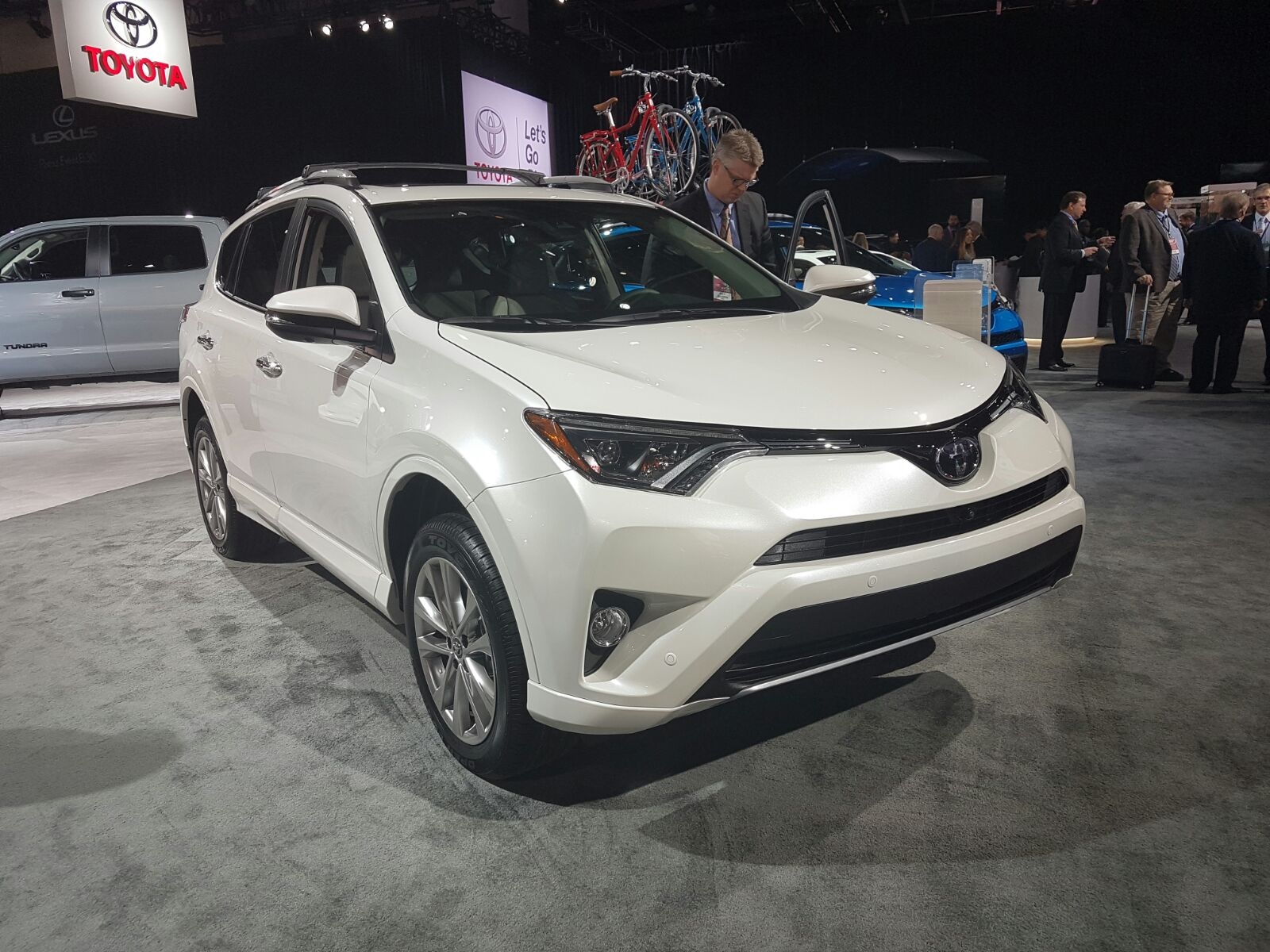Novo RAV4, exposto em Detroit, chega ao Brasil ainda no primeiro trimestre