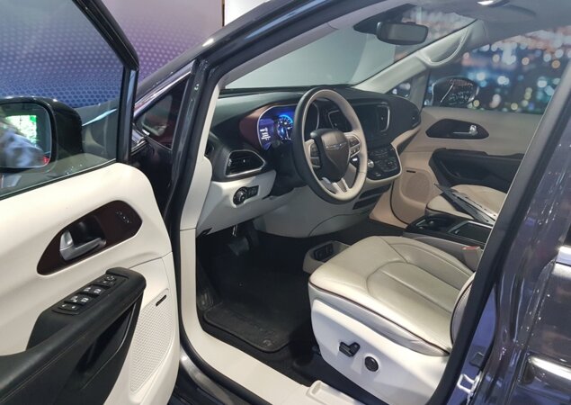 Interior da Pacifica é luxuoso e refinado