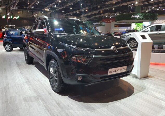 Fiat Toro Blackjack tem detalhes em preto por toda carroceria 