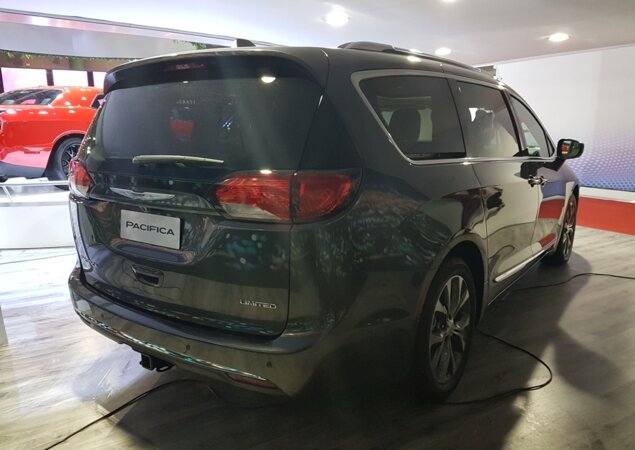 Design é inspirado no sedã Chrysler 200