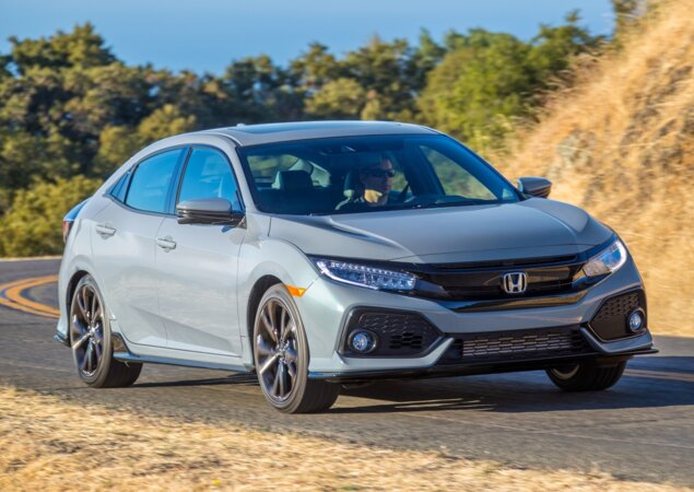 O maias esportivo da família, o Honda Civic Hatch não é oferecido no Brasil