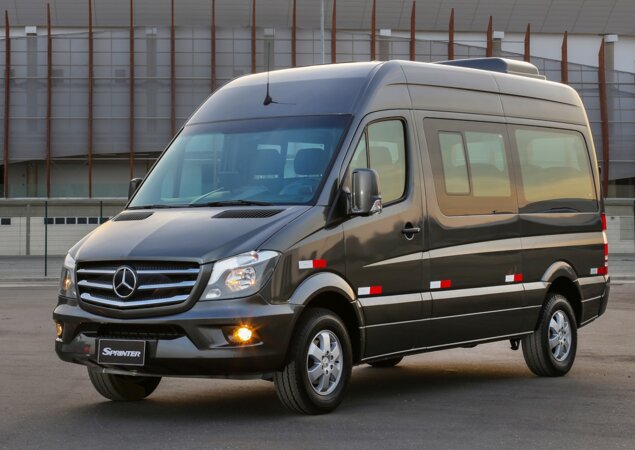 Sprinter conta com câmera de ré e piloto automático como diferencial