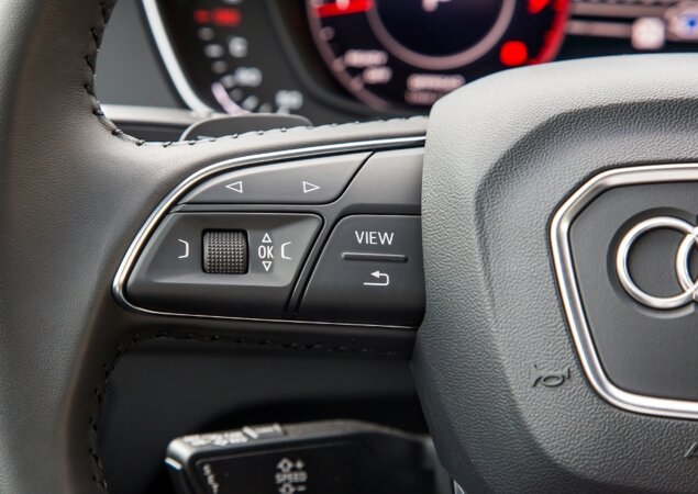 Volante multifuncional é item de série em todas as versões