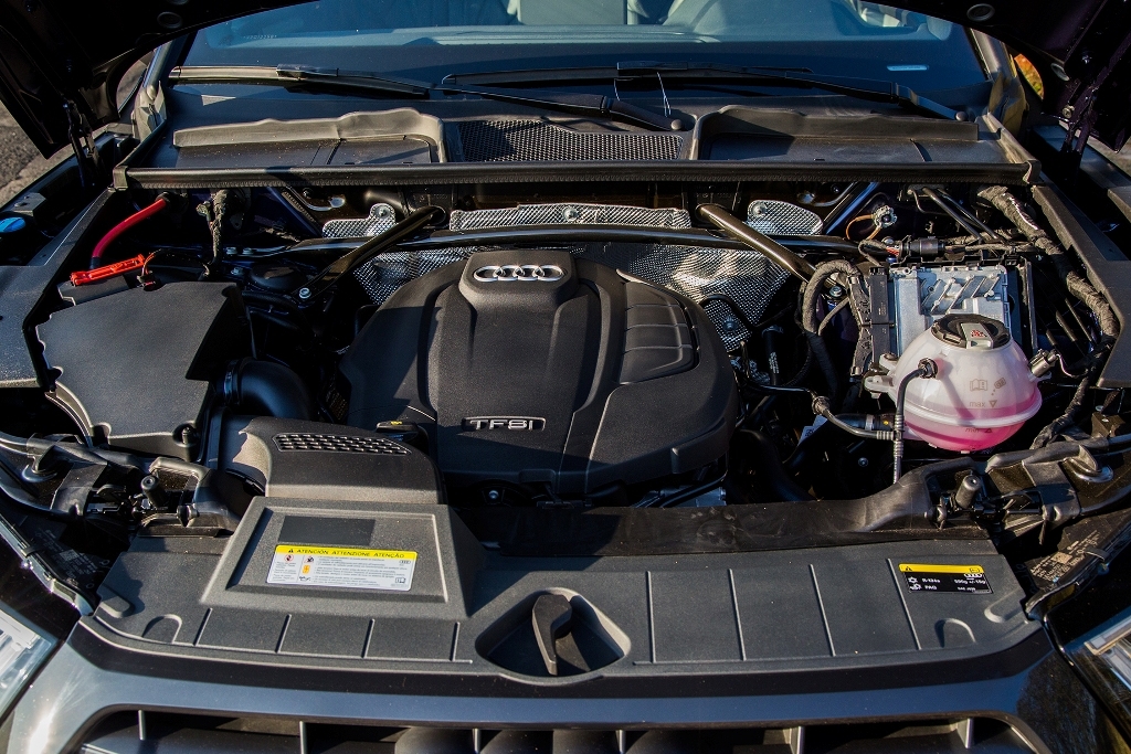 Motor é um 2.0 turbo a gasolina em todas as versões, agora rendendo 252 cv