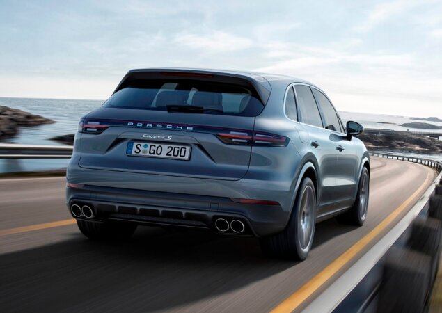 Traseira exibe lanternas integradas como nos Porsche atuais