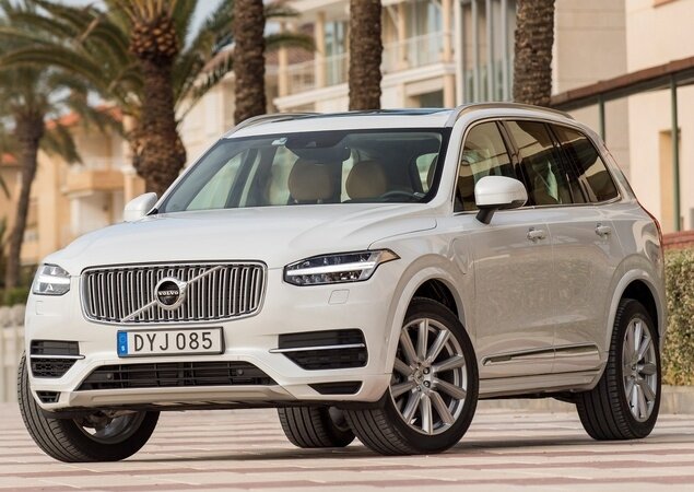 3. Volvo XC90 T8. Consumo: 15,3 km/l na cidade e 15,8 km/l na estrada