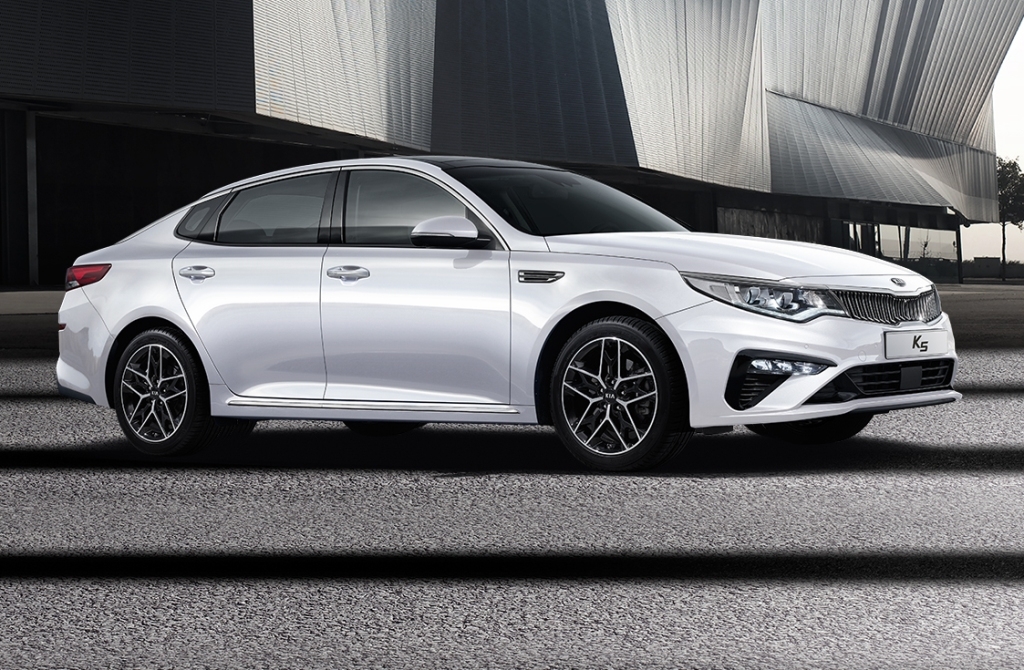 Kia exibe Optima com facelift