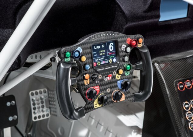 Interior tem instrumentação e adereços para competição