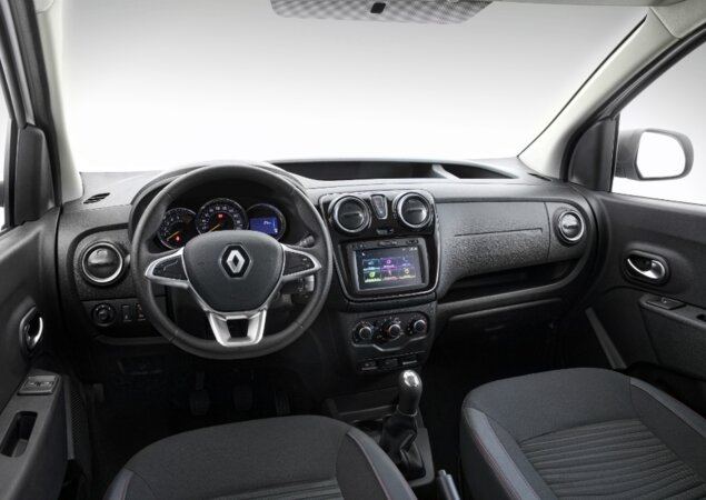 Interior traz muito de Sandero e Logan