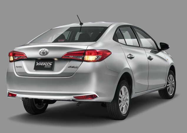 Traseira lembra a do Corolla