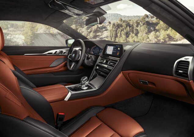 Topo da família BMW, o Série 8 esbanja luxo no interior
